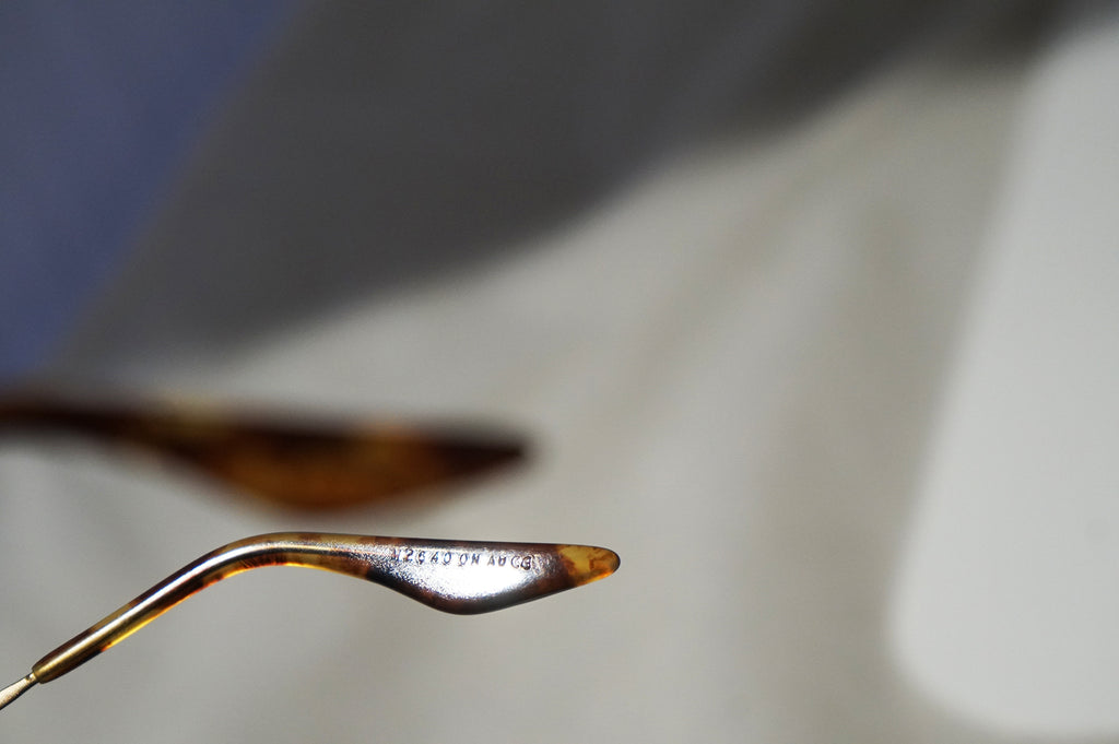 RAY-BAN 1990 Vintage Mens Designer Sunglasses Gold Oval W2640 ONAU 15682