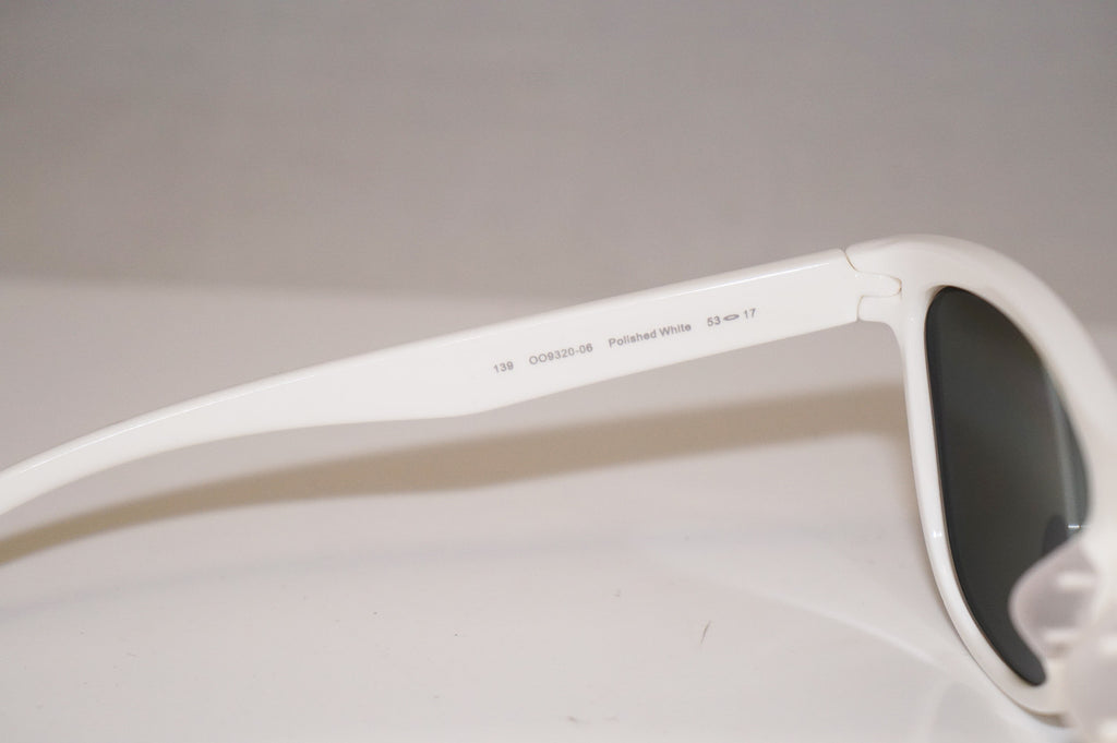 OAKLEY New Mens Designer Polarised Sunglasses White Moonlighter OO9320 06 14462