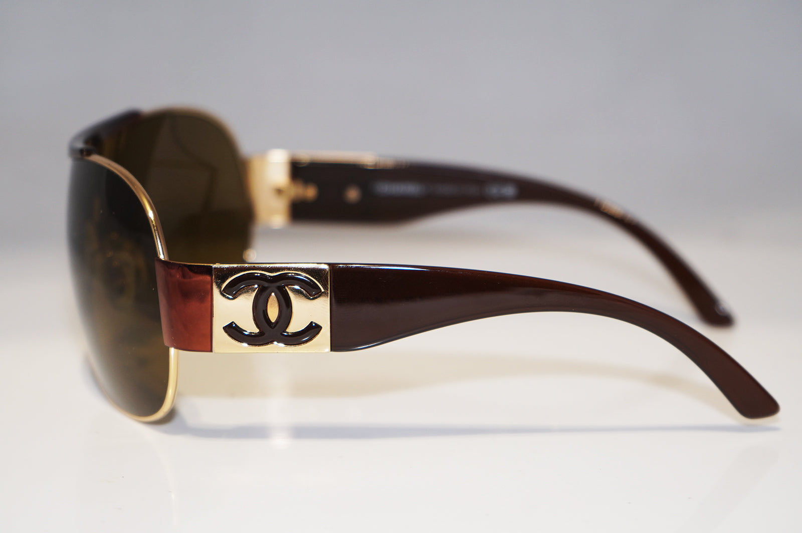 Sunglasses Chanel Brown in Plastic - 31631415