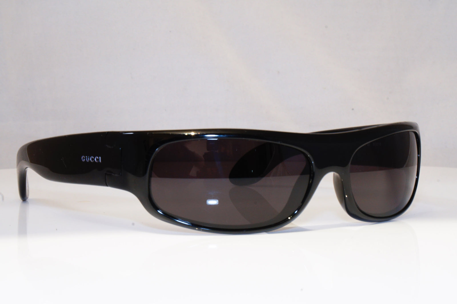 GUCCI Mens Vintage 1990 Designer Sunglasses Black Wrap GG 1190 807 181 –  SunglassBlog